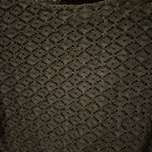 COPY - ASO Miley Cyrus Minkpink cropped lace quarter sleeve top. - Picture 5 of 6